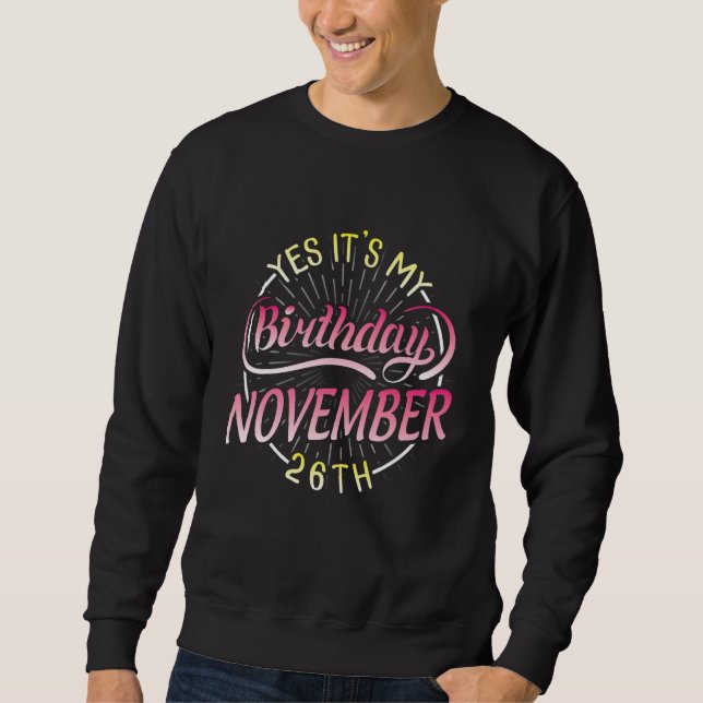 Ja, det är min födelsedag den 26 november Lycklig  Lång Ärmad Tröja (Framsida)