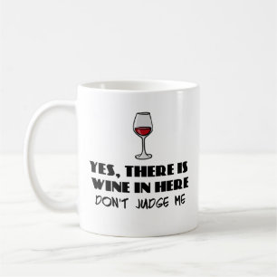 Ja finns det vin in här - bedöma inte mig kaffemugg