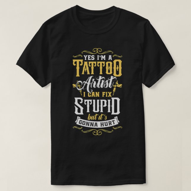 Ja, jag är en Tattoo Artist jag kan Fi Stupid men  T Shirt (Design framsida)