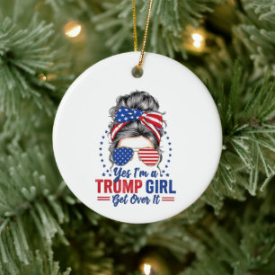 Ja, jag är en trump-flicka som tar över den julgransprydnad keramik