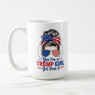 Ja, jag är en trump-flicka som tar över den kaffemugg