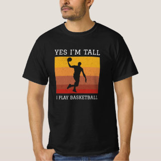 Ja, jag är hög och spelar basket t shirt
