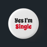 Ja, jag är singel knapp<br><div class="desc">Gör din relationsstatus tydlig med meddelandet"Ja,  jag är singel". Enkelt ord står i röd text mot en vit bakgrund. Annan text är svart.</div>