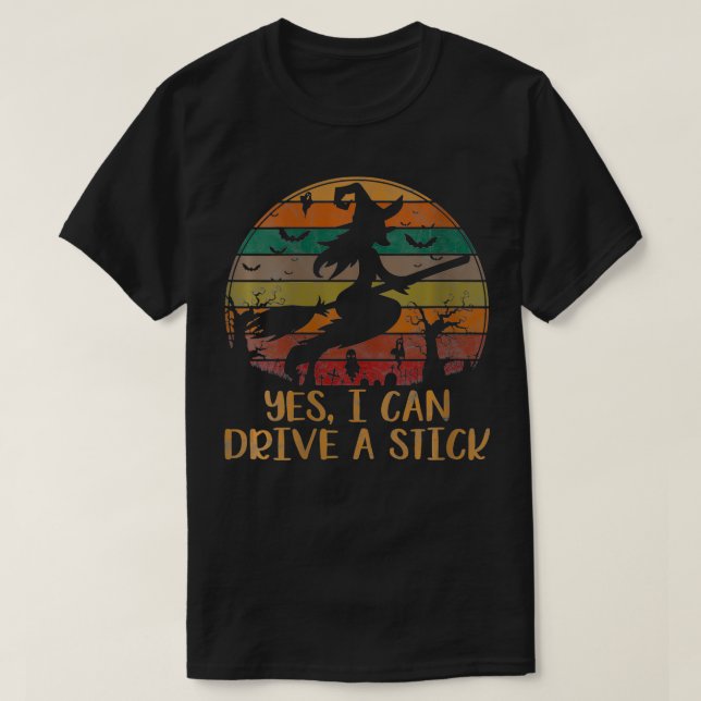 Ja, jag kan köra en Stick Halloween Gift Funn T Shirt (Design framsida)