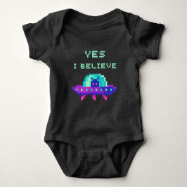 Ja jag tror på Alien Flying UFO rymdskepp Pixel Ar T Shirt