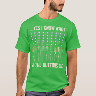 Ja, jag vet vad alla knappar gör på musiken. t shirt