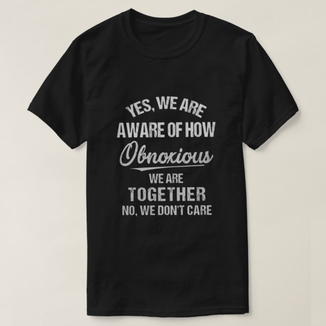 Ja, vi är medvetna om hur besvärliga vi är t shirt (Design framsida)
