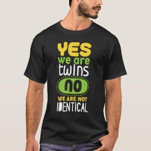 Ja, vi är Twillingar, men vi är inte identiska T Shirt