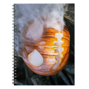 Jack-o-Lantern Halloween-pumpahuvud på eld  Anteckningsbok
