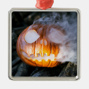 Jack-o-Lantern Halloween Pumpkin Head på Fire Julgransprydnad Metall