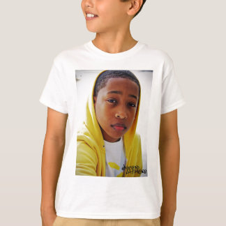 Jacob Latimore i gul utslagsplats T-shirt