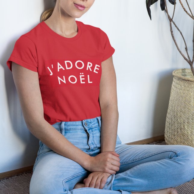 J'adore Noel | Modern Kärlek-Snyggten Julafton T Shirt (“J’adore Noël” Christmas T-shirt by Guava, featuring modern minimalist French-inspired typography)