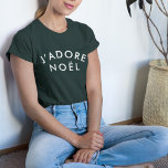 J'adore Noel | Modern Kärlek-Trendiget Julafton T Shirt<br><div class="desc">Enkelt,  snyggt J'adore Noel" citerar konsthönor t-shirt med modern,  minimalistisk typografi i vitt i ett trendig Festive stil. Citatet översätts till "I kärlek christmas" i Fransk. Perfektens gåva eller tillbehör för julafton-säsongen!</div>