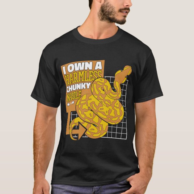 Jag äger en ofarlig klumpig nudel Pythonidae banan T Shirt (Framsida)