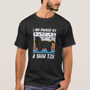 Jag ägs av en shih tzu T Shirt