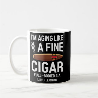 Jag åldras som en Bra Cigar Funny Cigar Smoker Kaffemugg