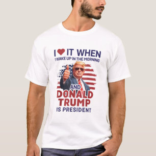 Jag älskar det när jag vaknar och Trump är preside T Shirt