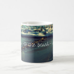 Jag älskar dig till stranden och drar tillbaka kaffemugg