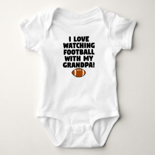 Jag älskar hållande ögonen på fotboll med min t-shirt