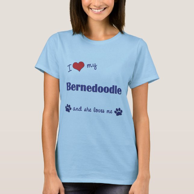 Jag älskar min Bernedoodle (den kvinnliga hunden) T-shirt (Framsida)