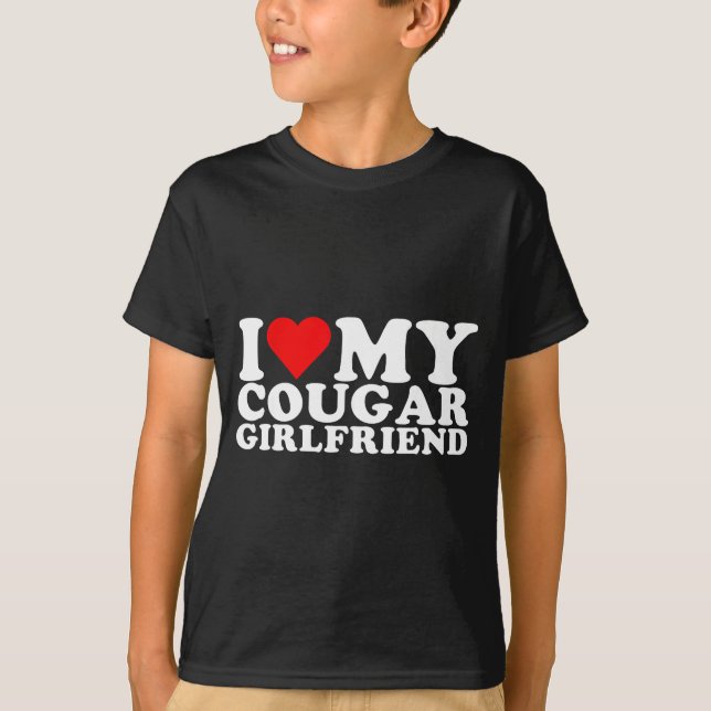 Jag älskar min cougar-flickvän Jag älskar min coug T Shirt (Framsida)