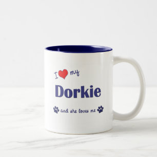 Jag älskar min Dorkie (den kvinnliga hunden) Två-Tonad Mugg