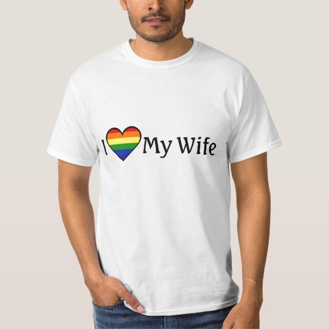 Jag älskar min för regnbågehjärta för frun tee shirt (Framsida)