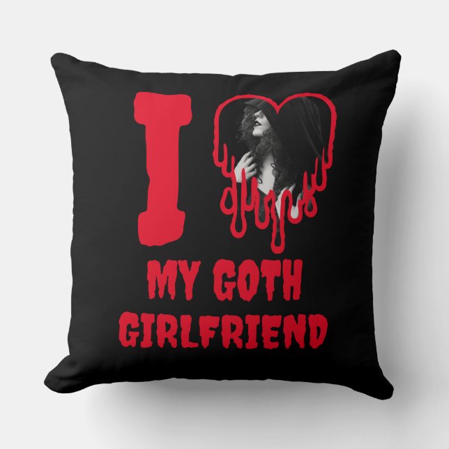 Jag älskar min goth-flickvän droppande rött hjärta kudde (Framsida)