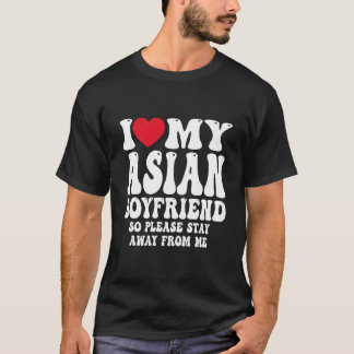 Jag älskar min heta asiatiska vän så håll er borta t shirt