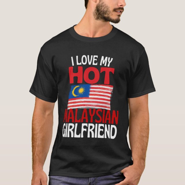 Jag älskar min heta malaysiska flickvän Roligt Mal T Shirt (Framsida)