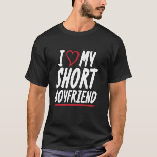 Jag älskar min korta pojkvän kille tjej t shirt