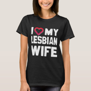 JAG ÄLSKAR MIN LESBISKA FRU - VIT - .PNG TEE