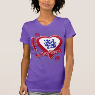 Jag älskar min pojkvän foto röd hjärta kyss lila T Shirt