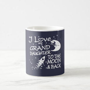 Jag älskar min sondotter till månen och drar kaffemugg