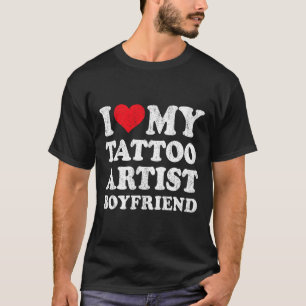 Jag älskar min tatuerare pojkvän rolig flickvän t shirt