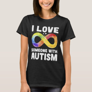 Jag älskar någon med Autism Medvetenhet Regnbåge O T Shirt
