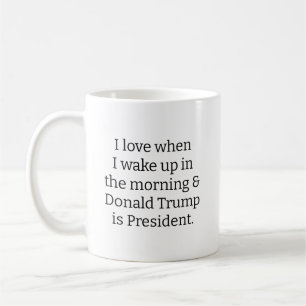 Jag älskar när jag vaknar.. och Trump är president Kaffemugg