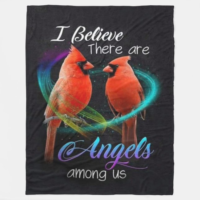 JAG ANSER ATT DET FINNS ANGLAR BLAND OSS FLEECEFILT (Framsidan)