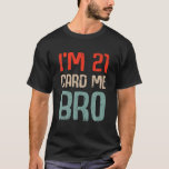 Jag är 21-kort och Bro Birthday 21St Birthday 21 T Shirt<br><div class="desc">Det här roliga jag är 21-kortets broderkonstruktion gör en underbar 21-dagars födelsedagskalkyl för vem som helst som vände 21-årsjubileet eller snart vände 21-årsjubileet till bäran vid sin 21-årsdag party. Ta den här 21:a födelsedagskalendern till en bror som just blev 21. Det är också en perfekt för 21-åriga pojkar. Lustigt född...</div>