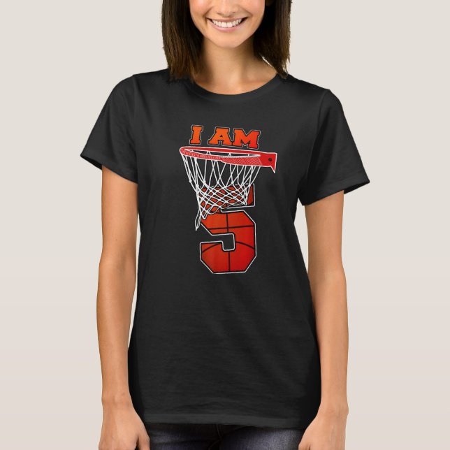 Jag är 5 Basketball Theme Födelsedagsfest Firande T Shirt (Framsida)
