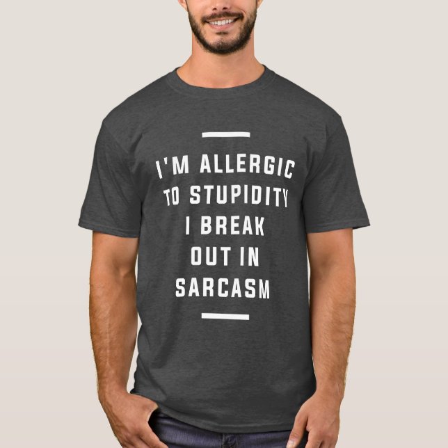 Jag är allergisk mot dumhet jag bryter upp i Sarca T Shirt (Framsida)