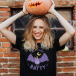 Jag är bara en liten batty Funny Halloween Fladder T Shirt<br><div class="desc">Redo att slå på Halloween? Den här "Jag är bara en liten batty"-lustiga Halloween-skjortan är perfektens roliga pun för ditt skämt firande. Med en söt fladdermus-design är det en underbar presentidé för Halloween älskare.</div>