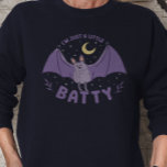 Jag är bara en liten batty Funny Halloween Fladder T Shirt<br><div class="desc">Redo att slå på Halloween? Den här "Jag är bara en liten batty"-lustiga Halloween-skjortan är perfektens roliga pun för ditt skämt firande. Med en söt fladdermus-design är det en underbar presentidé för Halloween älskare.</div>