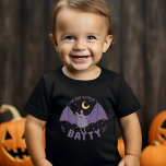 Jag är bara en liten batty Funny Halloween Fladder T Shirt<br><div class="desc">Redo att slå på Halloween? Den här "Jag är bara en liten batty"-lustiga Halloween-skjortan är perfektens roliga pun för ditt skämt firande. Med en söt fladdermus-design är det en underbar presentidé för Halloween älskare.</div>