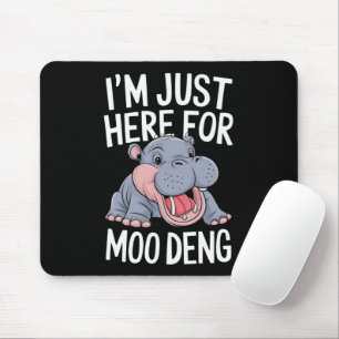 Jag är bara här för den söta Moo Deng-babyflodhäst Musmatta