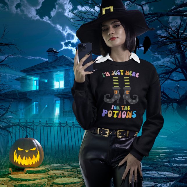 Jag är bara här för potioner Cute Witch Halloween T Shirt (Shown in black. Multiple products, colors and sizes available. )