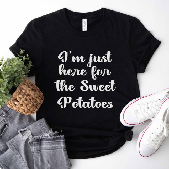 Jag är bara här för sötpotatisen t shirt (I'm Just Here For The Sweet Potatoes Shirt)