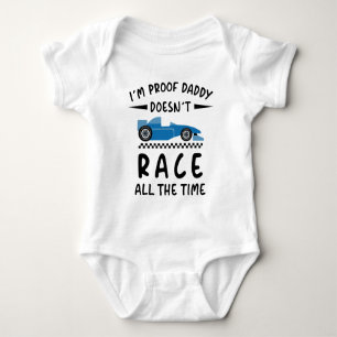 Jag är beviset på att pappa inte tävlar hela tiden t shirt