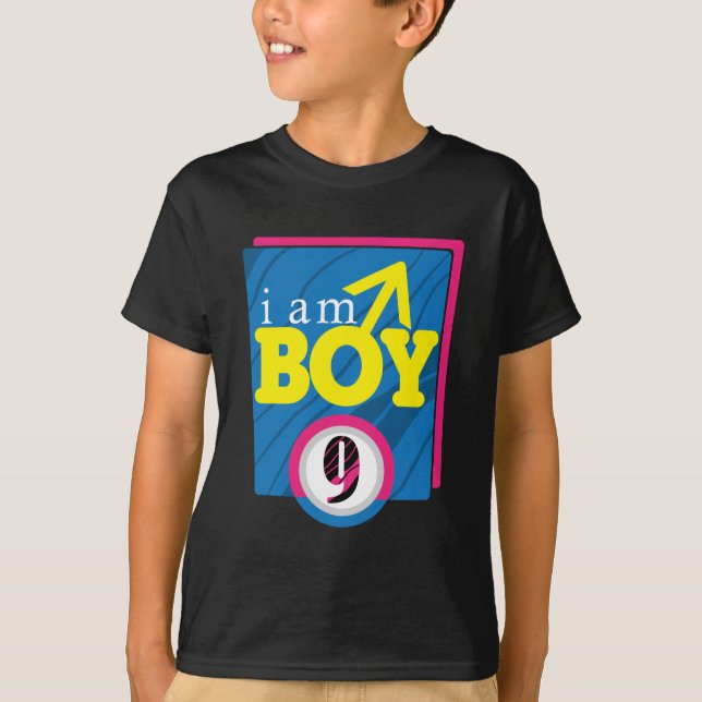 JAG ÄR BOY 9 TEE SHIRT (Framsida)