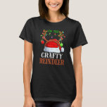 Jag är Crafty Reindeer-julfamiljen Pajamas T Shirt<br><div class="desc">Jag är Crafty Reindeer jul Pajamas Family Julafton</div>